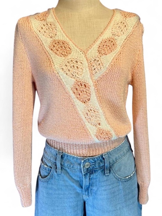 Vintage Sweaters - 🍑Vintage 80s Peach & Cream V-Neck Feminine Sweater